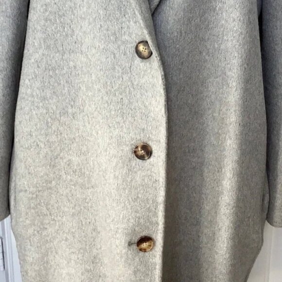 J Crew Collection 100% Cashmere Coat in light gray. Size 8 - Picture 4 of 6